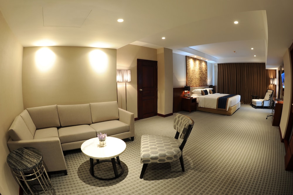 Premier Corner Suite - Photo 2