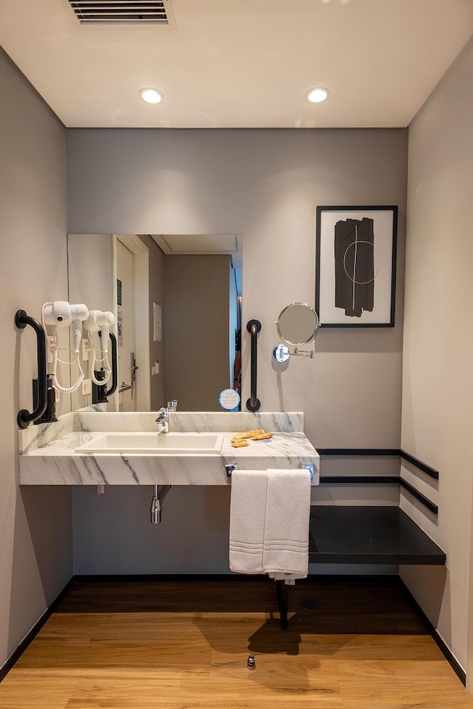 Premium PwD Disability Access - 1 King Bed - Photo 7