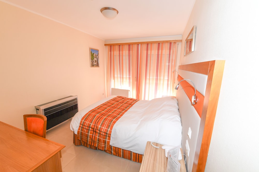 Standard Double or Twin Room photo 3