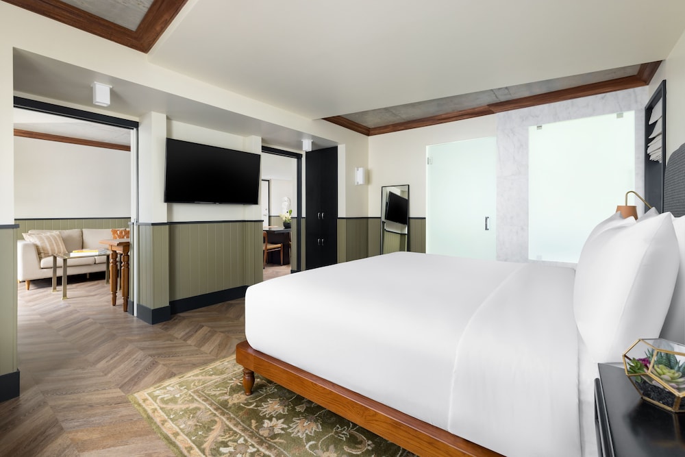 Suite, 1 Bedroom (1 King Bed)