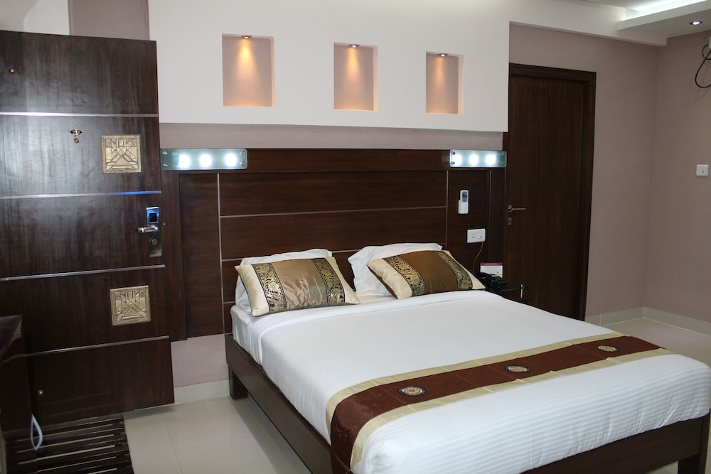 Deluxe Double or Twin Room, Multiple Beds, Accessible, Kitchenette photo 1