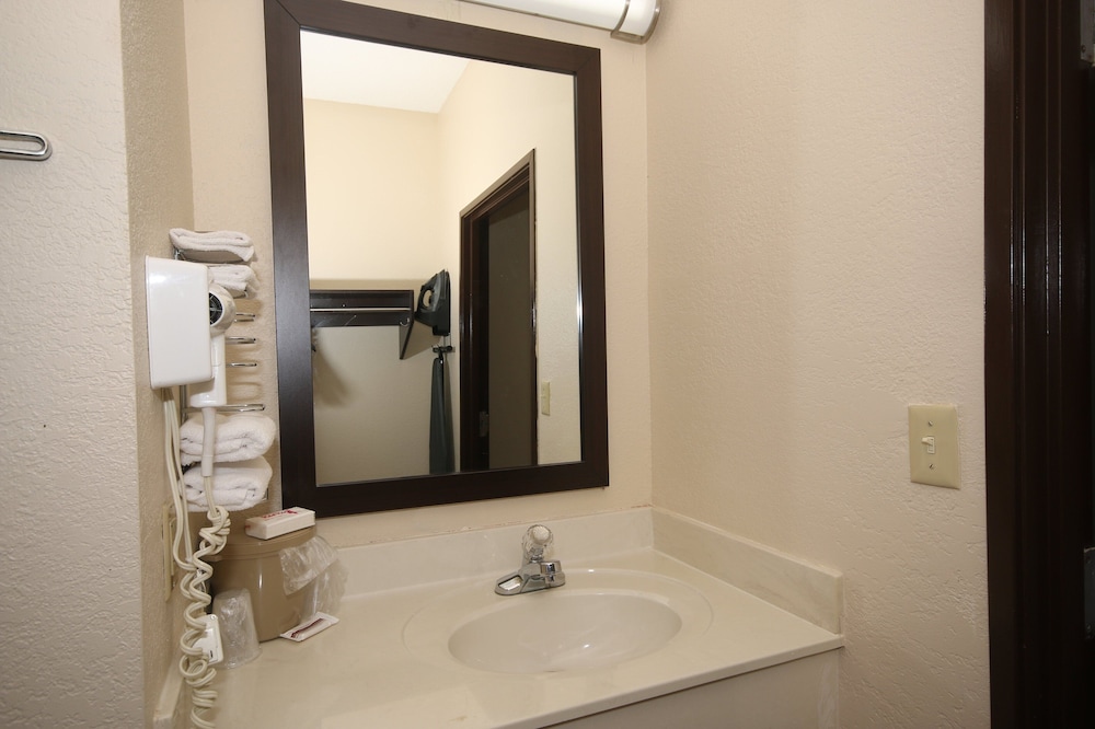 Suite, 2 Queen Beds, Non Smoking - Photo 4