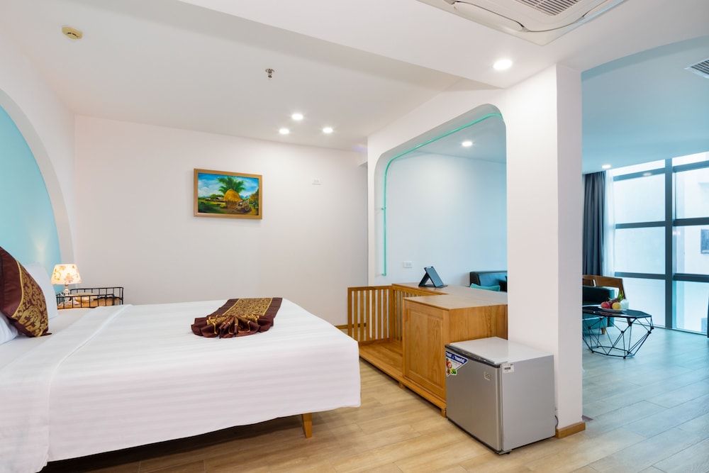 Senior Double Room, Partial Sea View - Photo 6