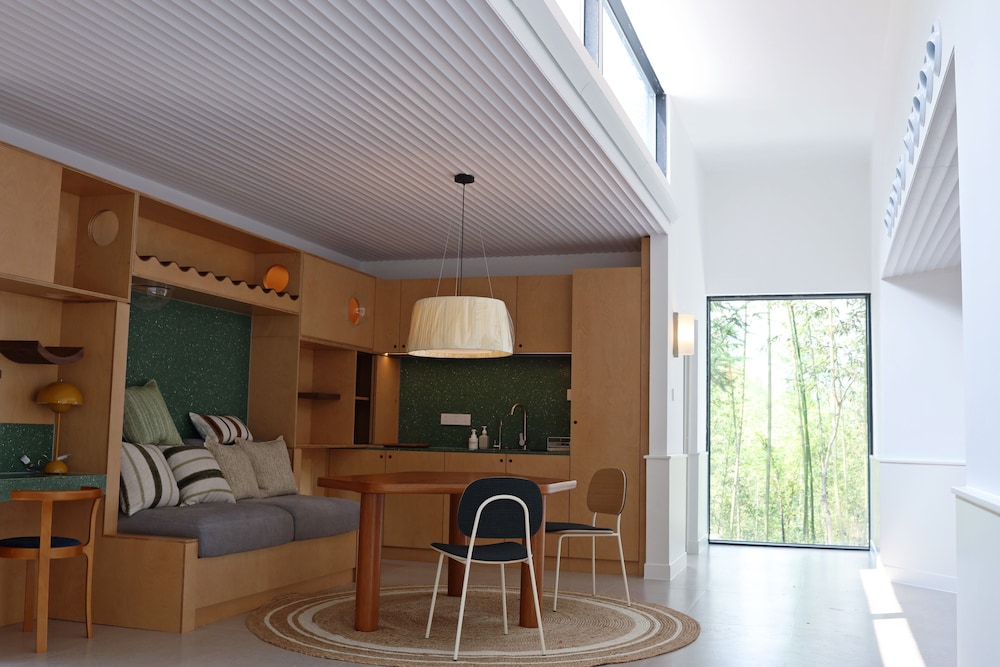 Luxury House, Hill View photo 3