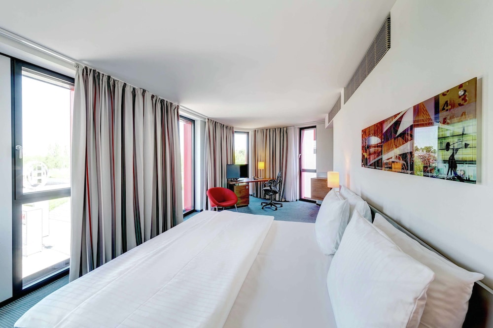 Family Room, 1 King Bed, Connecting Rooms
