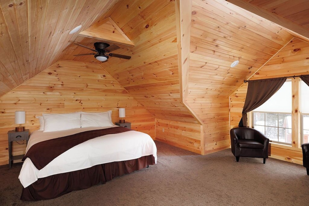 Serene 2BR Log Townhouse #15