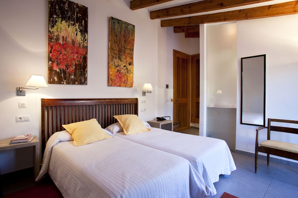 Standard Double or Twin Room, City View photo 3