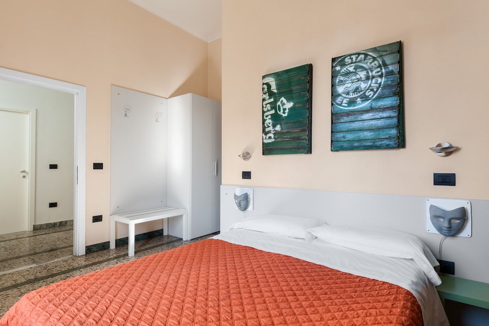 Standard Double or Twin Room photo 1