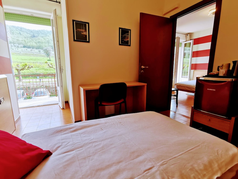 Family Room, Balcony, Mountain View