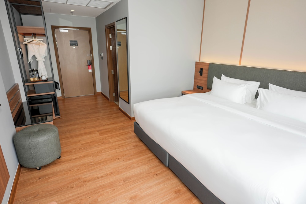 Superior Room, 1 Double Bed, Non Smoking, City View photo 2