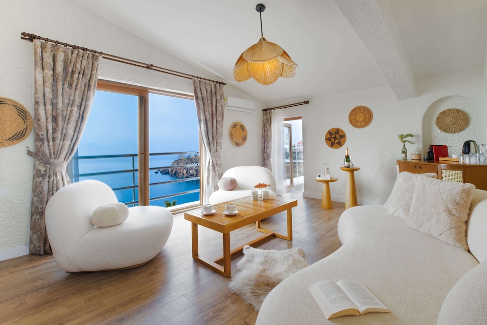 Elite Suite, Terrace, Sea View thumbnail 5