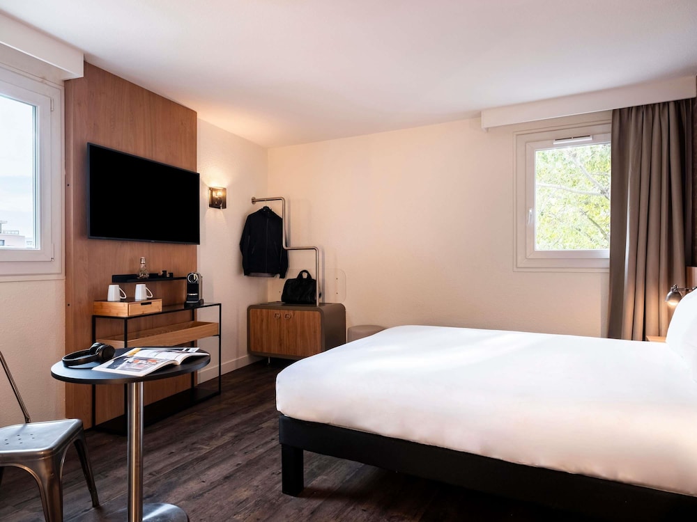 Superior Room, 1 Double Bed, Mobility Accessible - Photo 4