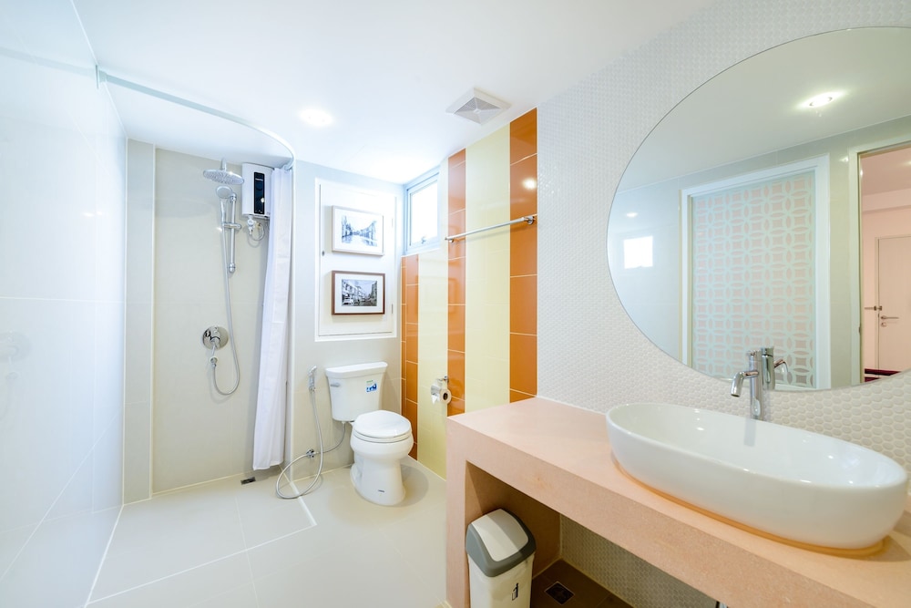 Suite With Balcony - Photo 15