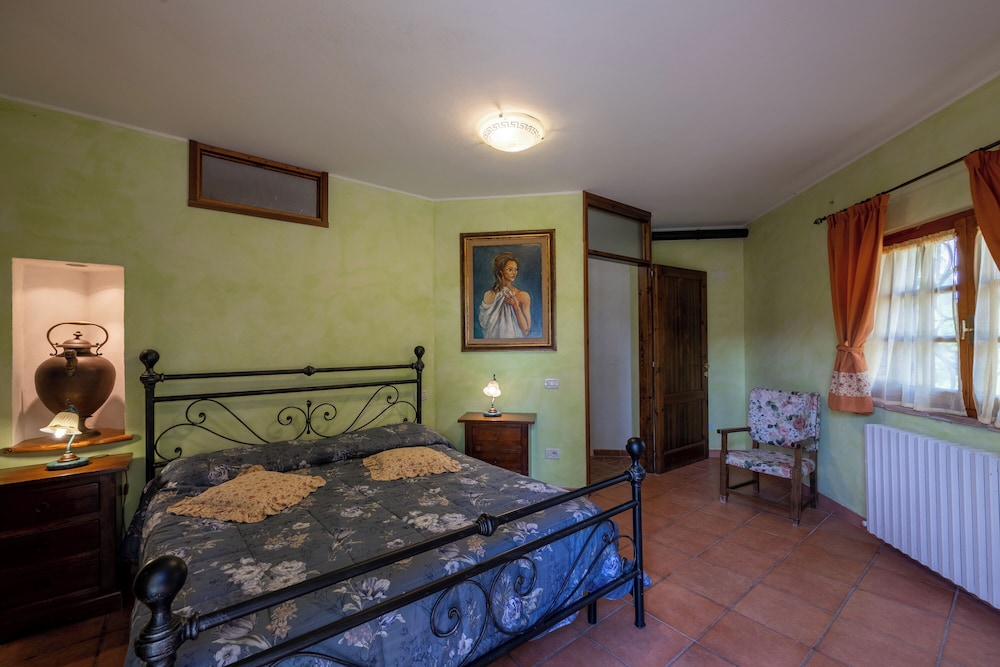 Family Apartment, 2 Bedrooms, 2 Bathrooms, Mountainside (Appartamento Ciliegia Shared Pool)