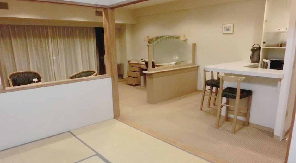 Deluxe Japanese Western Style Room, Non Smoking photo 3