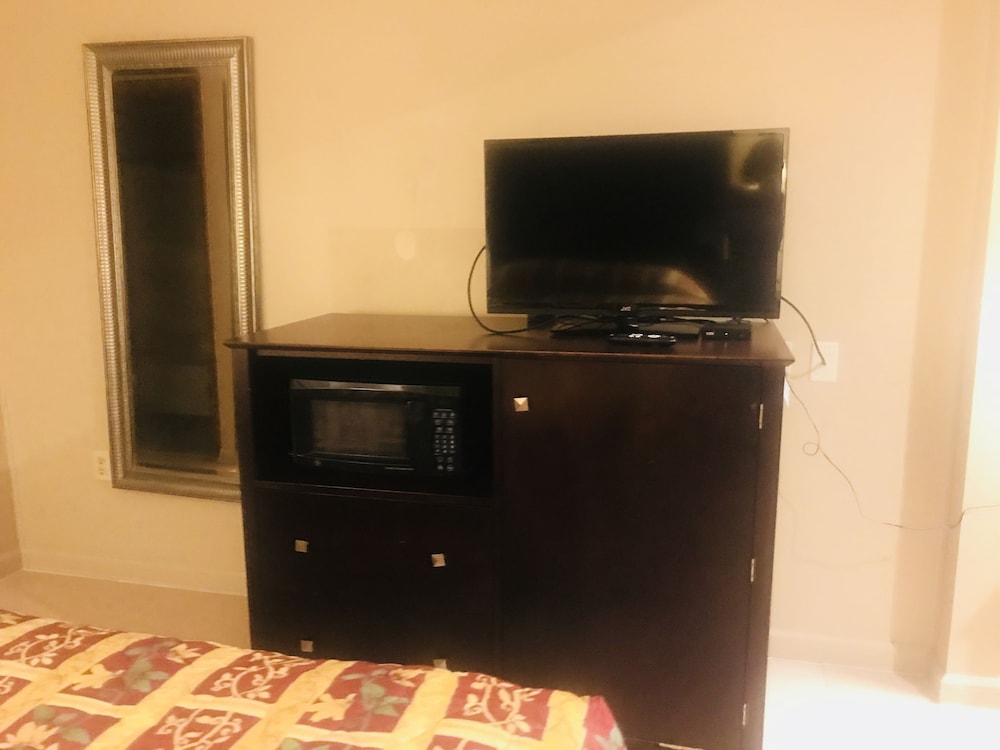 Deluxe Room, 1 Double Bed, Smoking, Refrigerator & Microwave photo 3
