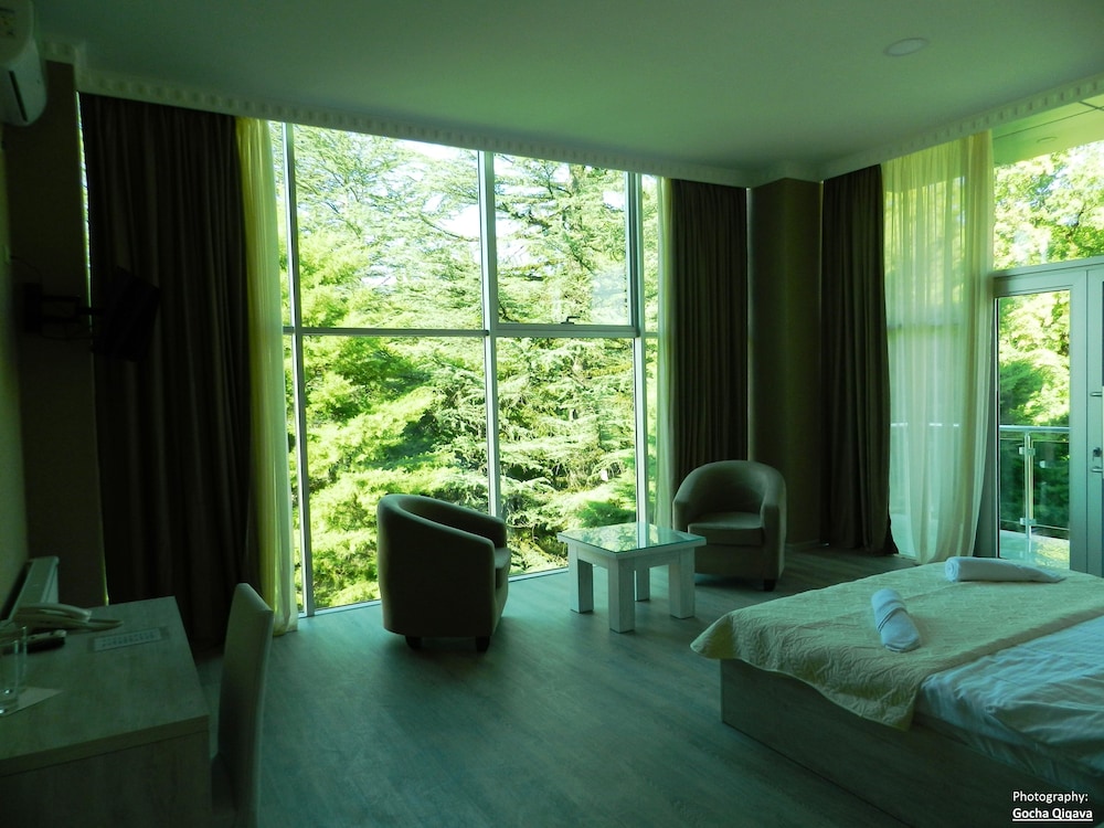 Luxury Suite, 1 King Bed, Balcony photo 3
