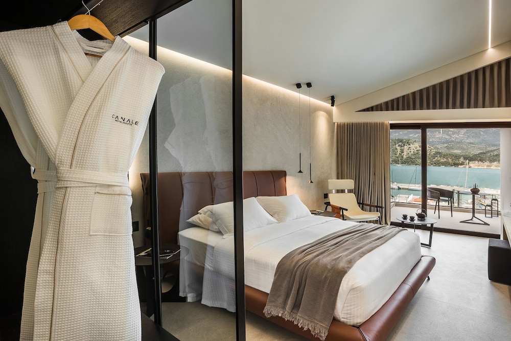 Penthouse, 1 Queen Bed, Hot Tub, Sea View photo 2