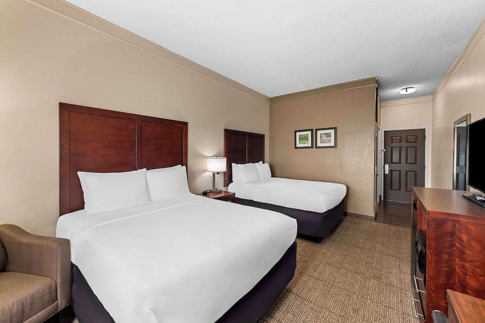 Room, 2 Queen Beds, Accessible, Non Smoking - Photo 2