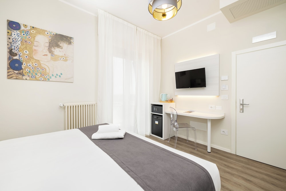 Double Room - Photo 6