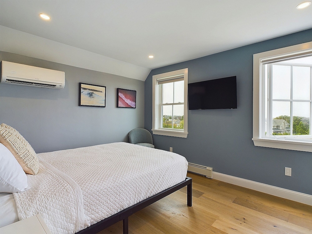 1661 Farm & Gardens Suite 3 photo 2