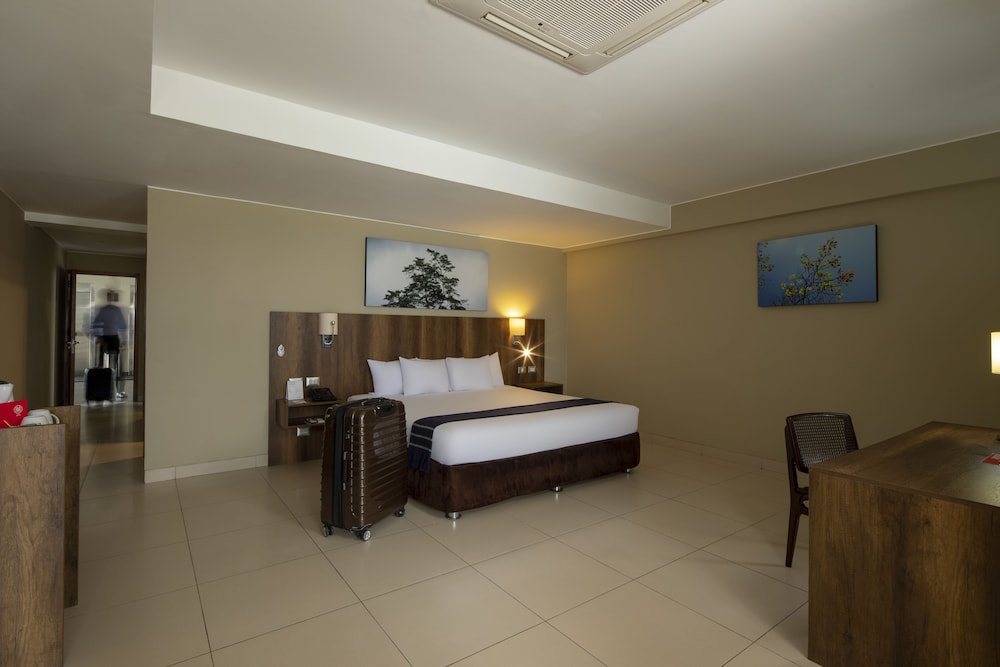 Junior Suite, 1 King Bed photo 3