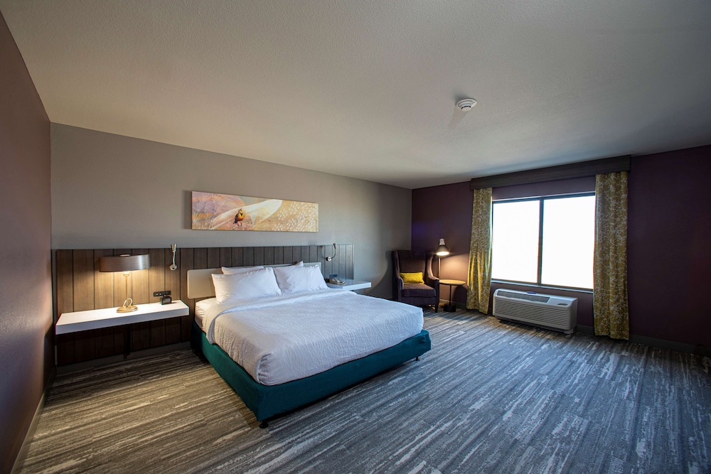 Room, 1 King Bed, Accessible, Bathtub - Photo 1