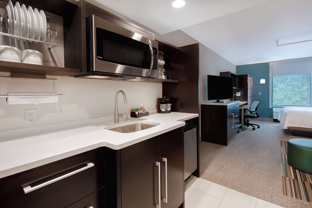 Studio, 1 Queen Bed, Accessible, Bathtub (Mobility & Hearing) photo 3