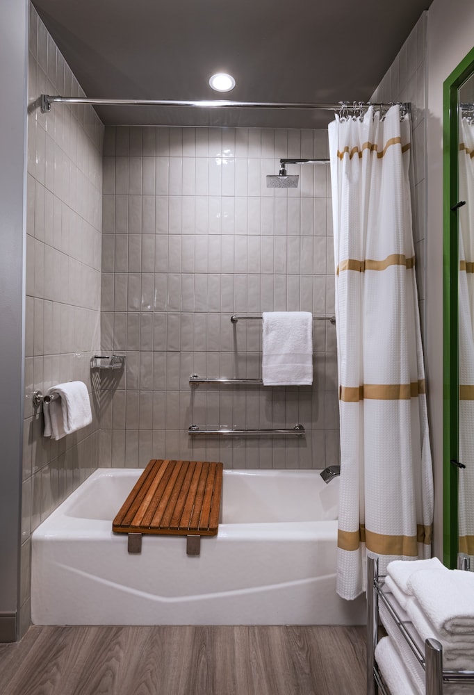 City View, Mobility Accessible Tub