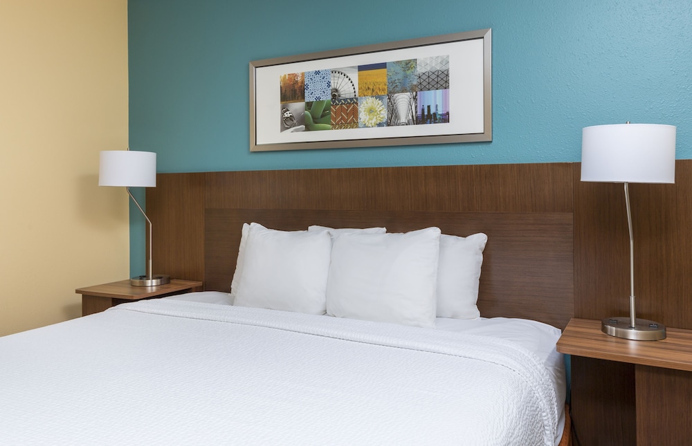 Room, 1 King Bed (Mobility/Hearing Access, Roll-in Shwr) photo 1