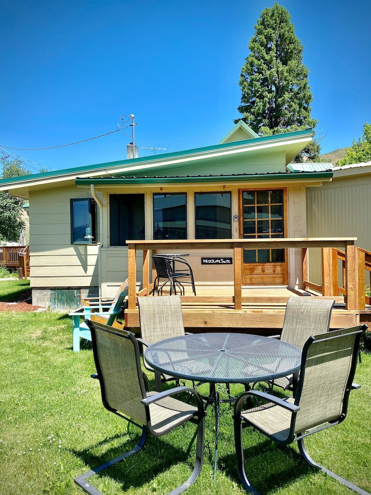 Deluxe Bungalow, 1 King Bed, Non Smoking, Mountain View photo 3