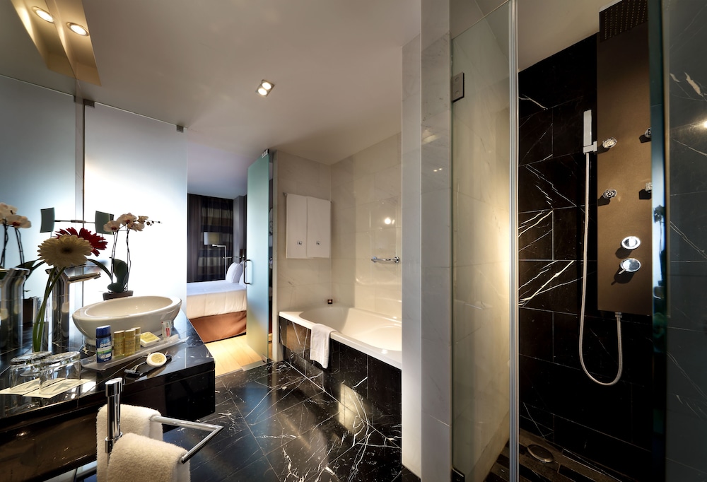 Junior Suite, 1 King Bed with Sofa bed