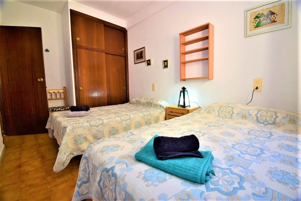 Apartamento, 2 dormitorios, terraza, cerca de la playa