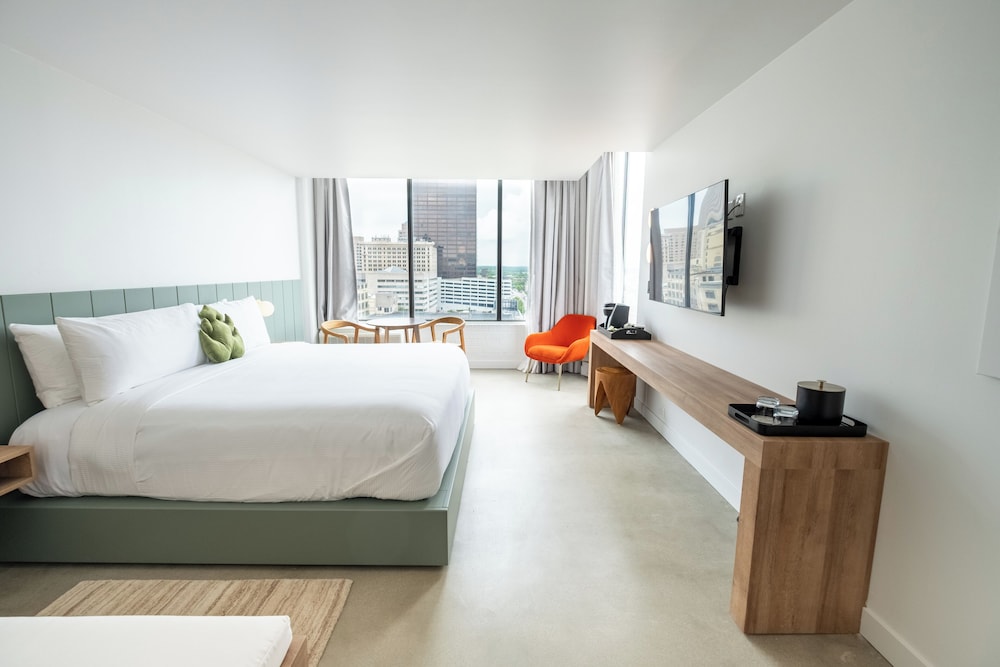 Deluxe Junior Suite photo 2