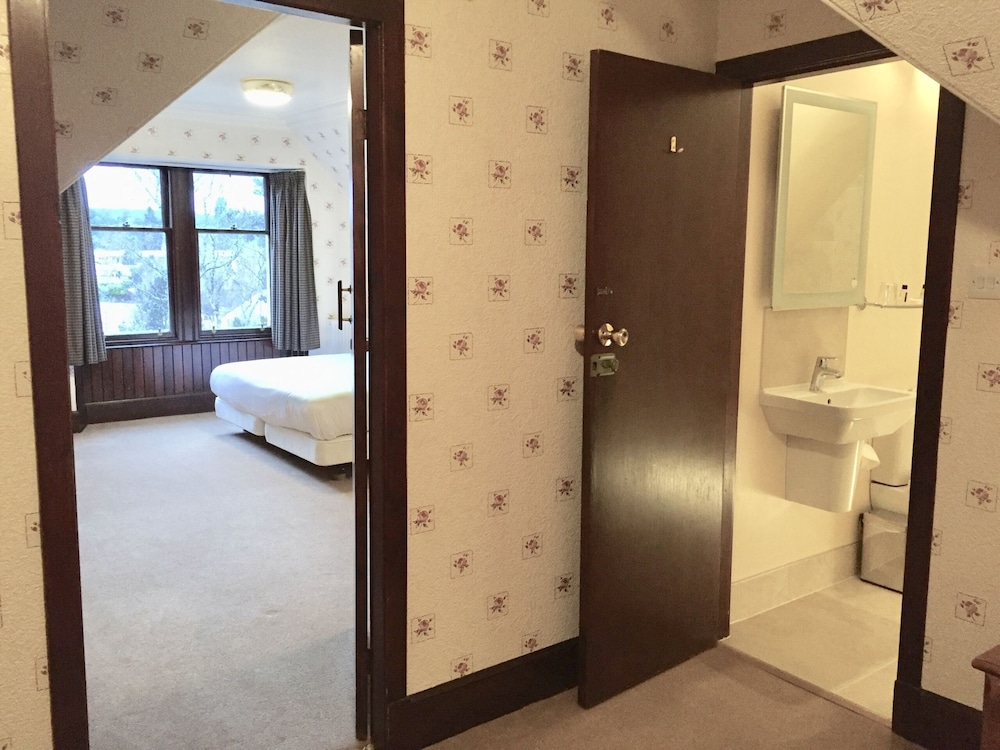 Superior Double Room, Ensuite (Super King/Triple) photo 2
