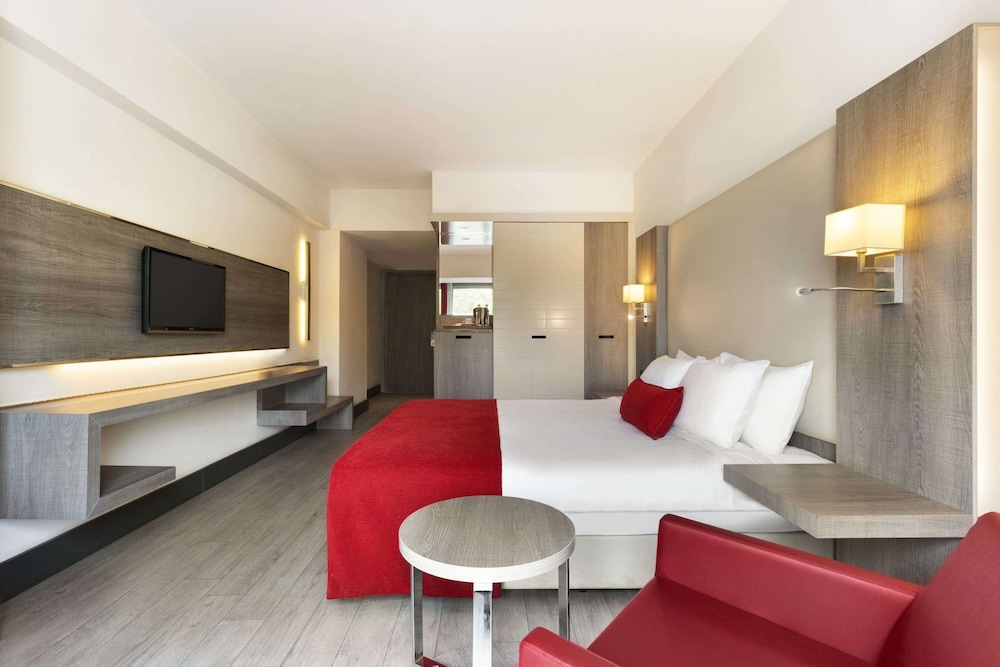 Deluxe Room, 1 King Bed, Smoking