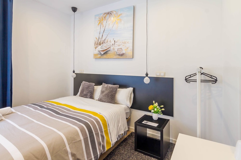 Comfort Double Room, Shared Bathroom photo 3