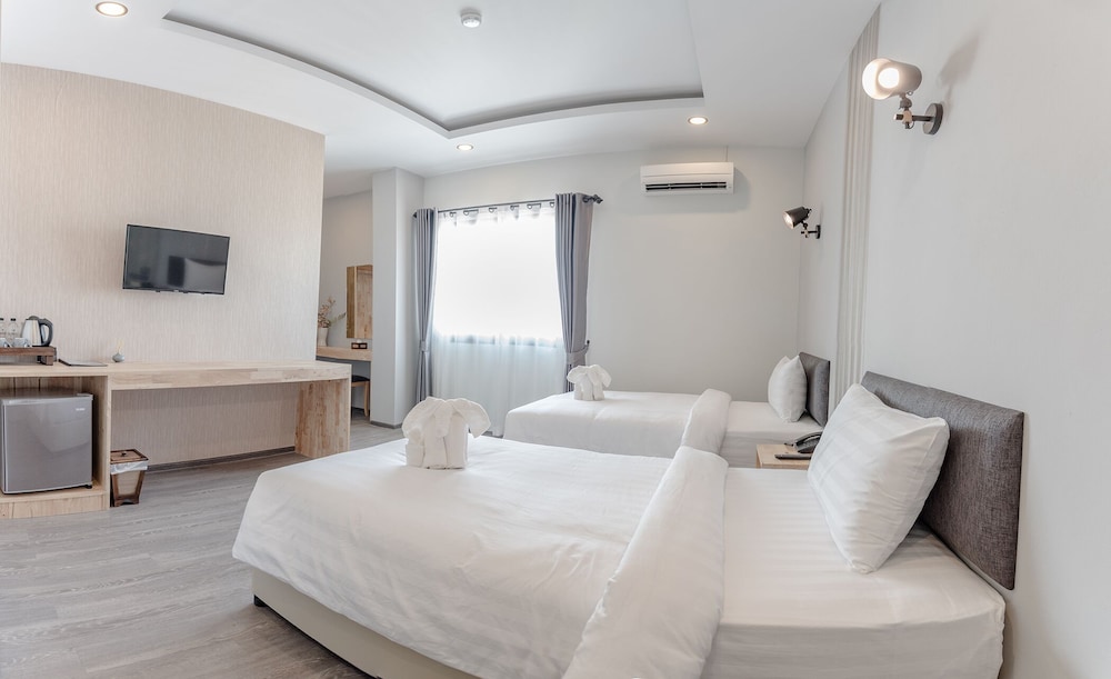 Superior Room, Non Smoking - Photo 10