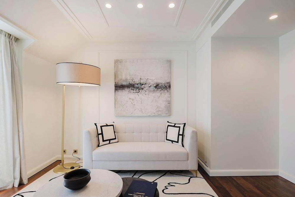 Signature Suite, Balcony