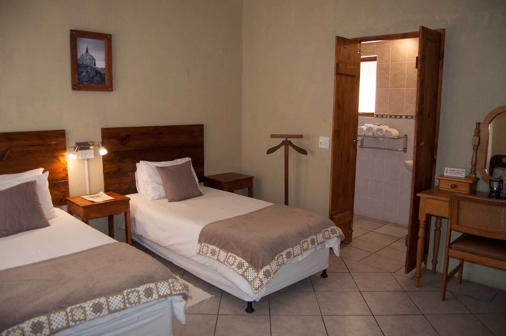 Standard Twin Room photo 2