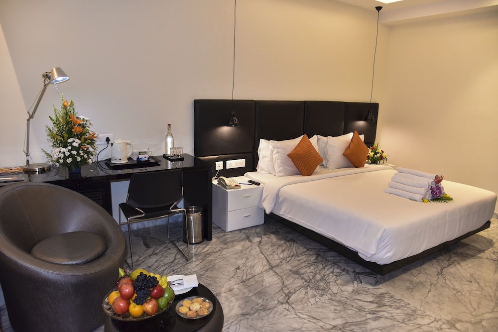 Luxury Suite, 1 Bedroom, Non Smoking, City View photo 3