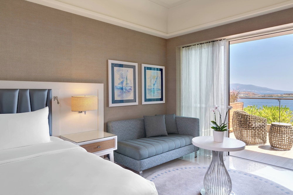 Deluxe Room, 1 King Bed, Balcony, Sea View