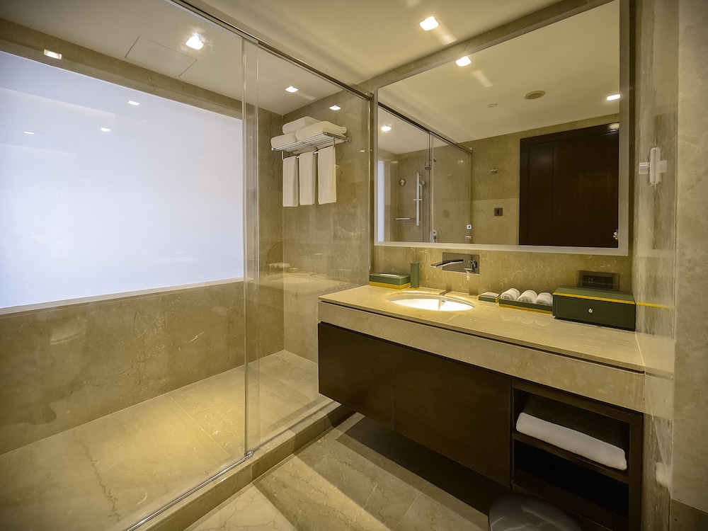 Suite, 1 Bedroom - Photo 9