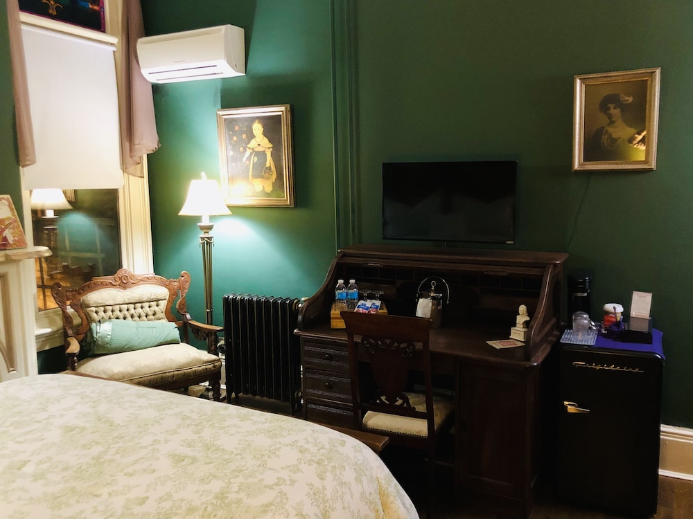 Deluxe Room, 1 Queen Bed, Non Smoking, Refrigerator (Bach) photo 3