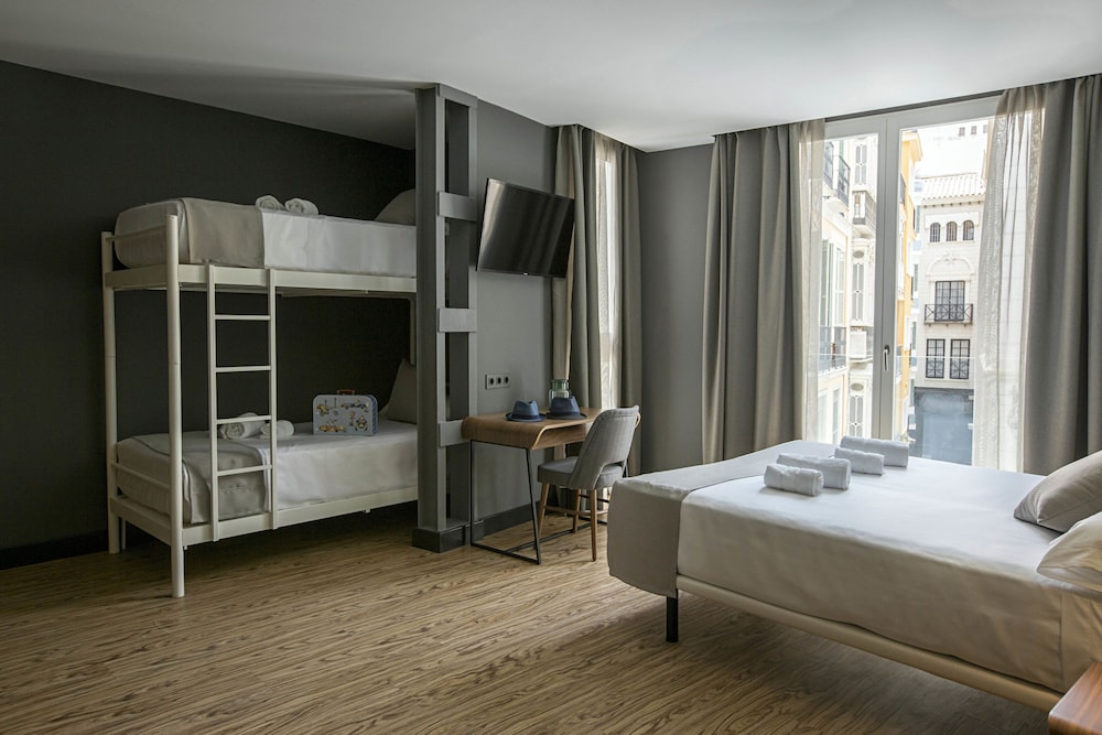 Quadruple Room, 1 Bedroom, City View