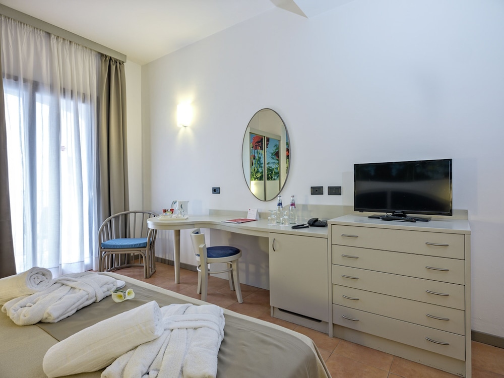 Double Room, Sea View - Photo 2