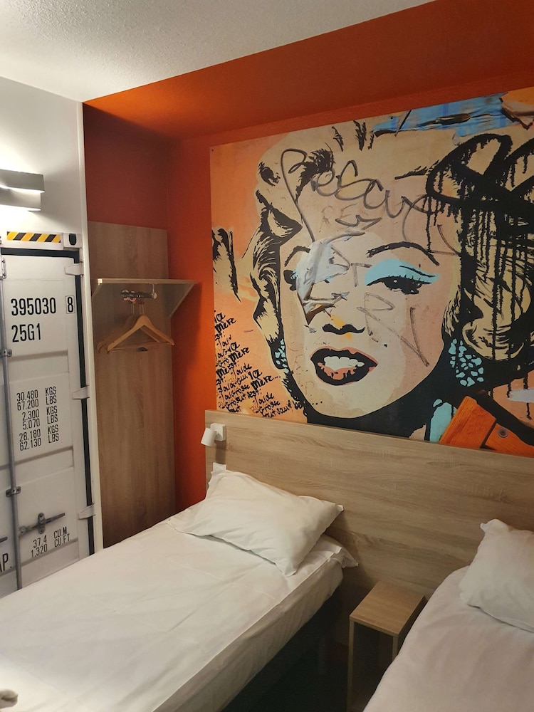 Standard Room, 2 Twin Beds - Photo 4