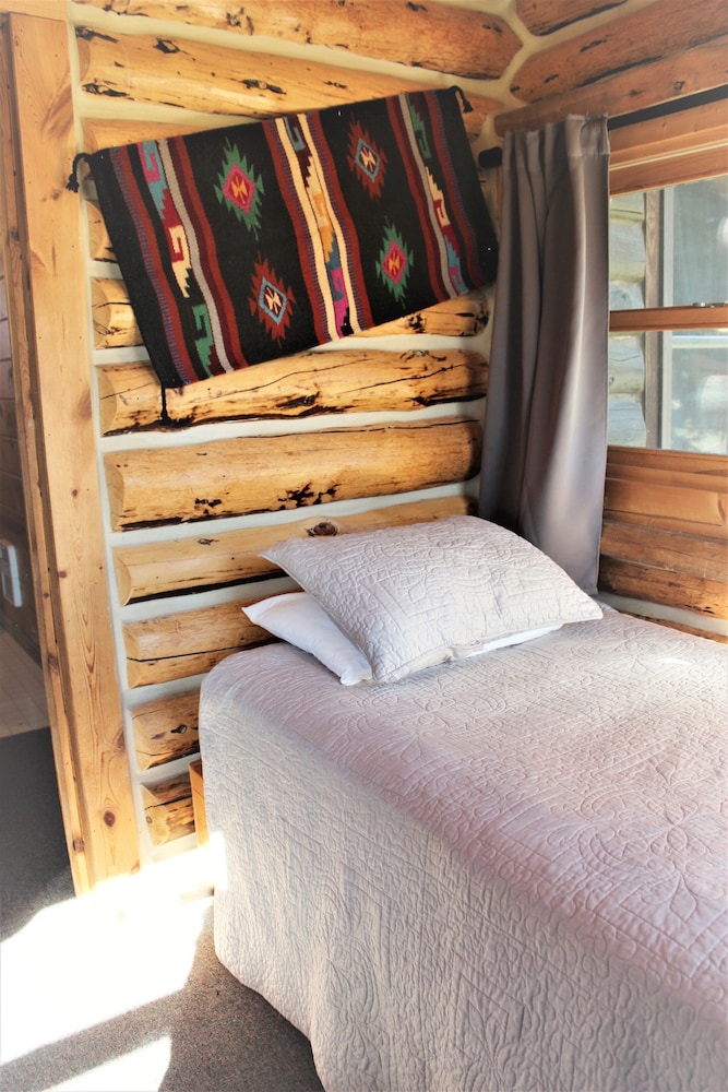 Cabin (Number 2) photo 1