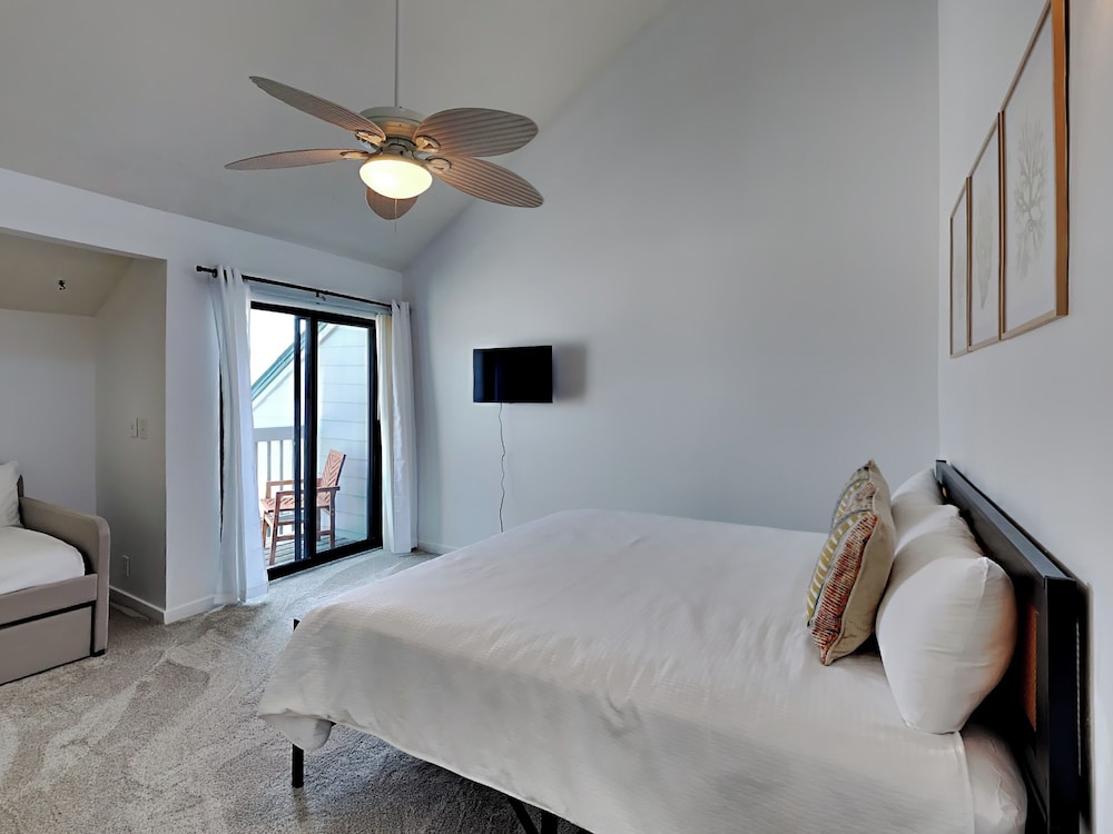 Condo, Multiple Beds, Balcony, Ocean View (#4 - No Pets)