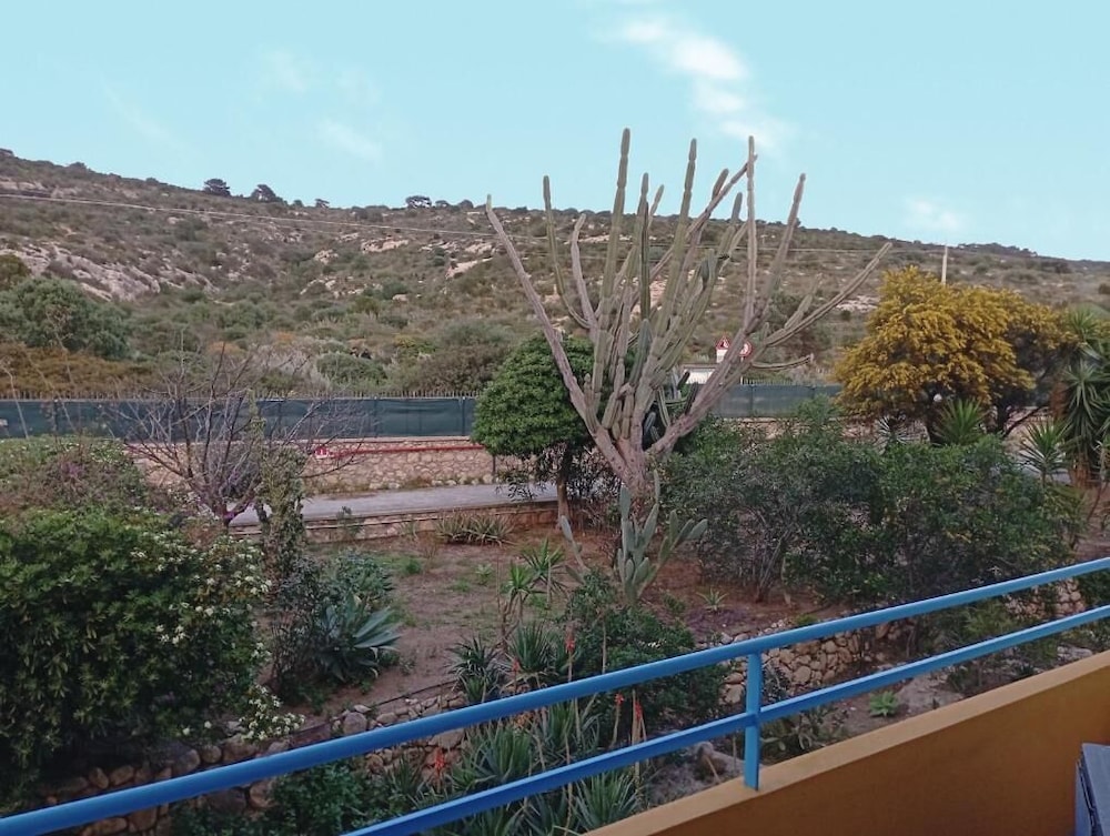 Deluxe Double Room, Hill View - Photo 9